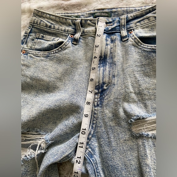 Wild Fable size 6 woman’s High Rise Mom Jeans. Distressed acid look. - Picture 5 of 8